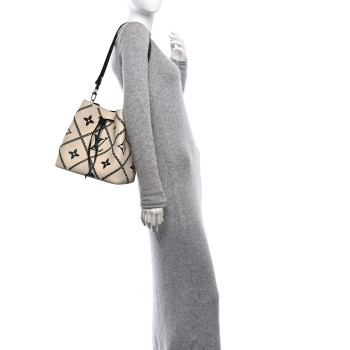 LOUIS VUITTON Empreinte Monogram Giant Broderies Neonoe MM Cream Black