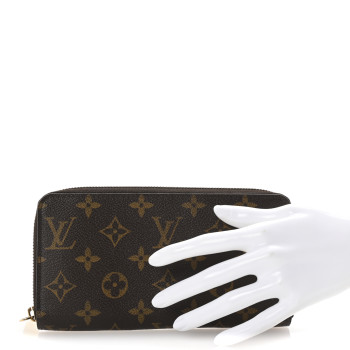 LOUIS VUITTON Monogram Zippy Wallet