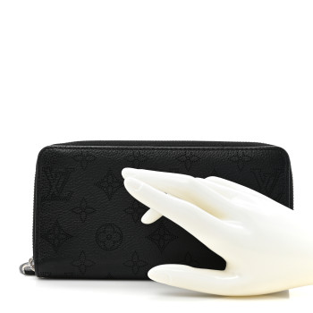 LOUIS VUITTON Mahina Zippy Wallet NM Black