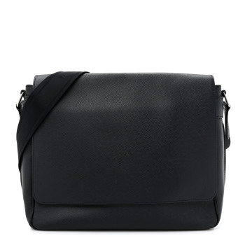 LOUIS VUITTON Taiga Roman MM Messenger Black