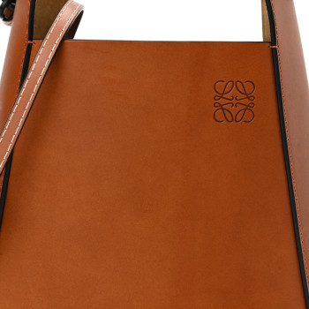LOEWE セール★ BUCKET BAMBOO BAG Loewe Bamboo Leather Top Handle Crossbody Bucket Bag Tan
