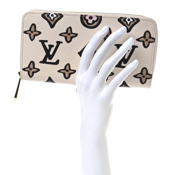 LOUIS VUITTON Monogram Giant Wild At Heart Zippy Wallet Creme