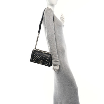 CHANEL Calfskin Pearl Chevron Medium Boy Flap Black