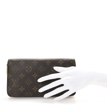 LOUIS VUITTON Monogram Zippy Organizer Wallet