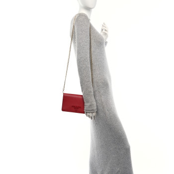 PRADA Saffiano Lux Monochrome Chain Wallet Fuoco