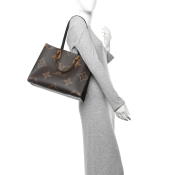 LOUIS VUITTON Reverse Monogram Giant Onthego MM