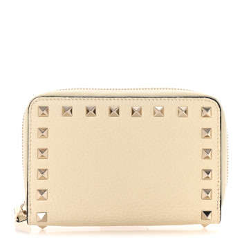 VALENTINO GARAVANI Pebbled Calfskin Rockstud Compact Zip Around Wallet Light Ivory