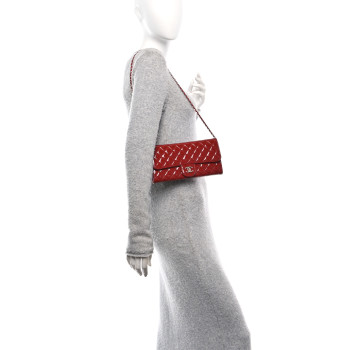 CHANEL Patent Calfskin Quilted Brilliant East West Flap Clutch Red
