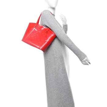 LOUIS VUITTON Vernis Avalon MM Rouge Grenadine