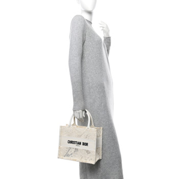 CHRISTIAN DIOR Embroidered 3D Macrame D-Lace Butterfly Small Book Tote White