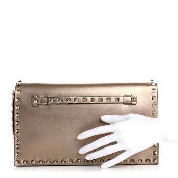 VALENTINO GARAVANI Metallic Nappa Rockstud Wristlet Clutch Skin