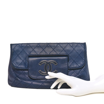 CHANEL Lambskin Diamond Stitch Convertible Clutch Navy