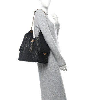 CHANEL Caviar Quilted Medium Chanel 25 Handbag Black