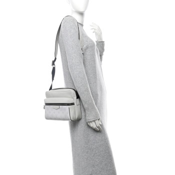 LOUIS VUITTON Taigarama Outdoor Messenger Antartica
