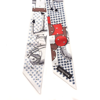 HERMES Silk Cavalier en Formes Studded Twilly White Gris Brun