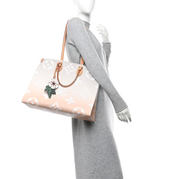 LOUIS VUITTON Monogram Giant By The Pool Onthego GM Brume