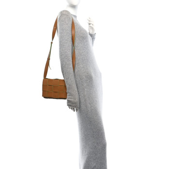 BOTTEGA VENETA Buffalo Maxi Intrecciato Cassette Bicolor Crossbody Bag Caramel Pistachio