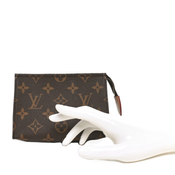 LOUIS VUITTON Monogram Toiletry Pouch 15