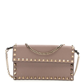 VALENTINO GARAVANI Pebbled Calfskin Rockstud Flap Wallet On Chain Poudre