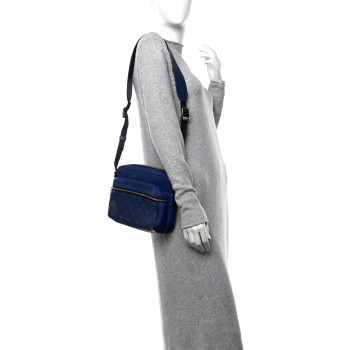 LOUIS VUITTON Taiga Monogram Outdoor Messenger Cobalt
