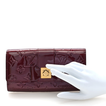 LOUIS VUITTON Vernis Sarah Noeud Wallet Rouge Fauviste