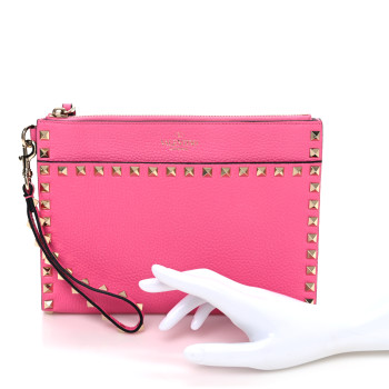 VALENTINO GARAVANI Pebbled Calfskin Medium Rockstud Flat Pouch Pink