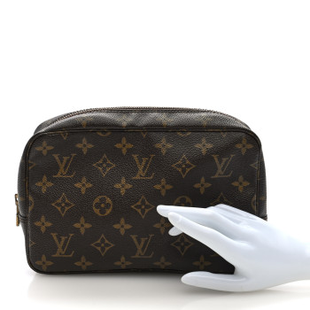 LOUIS VUITTON Monogram Trousse Toilette 23