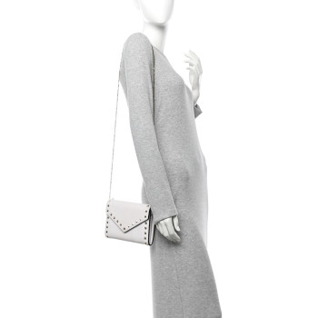 VALENTINO GARAVANI Pebbled Calfskin Rockstud Envelope Wallet on Chain White