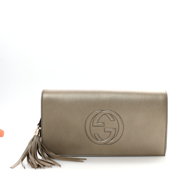 GUCCI Metallic Pebbled Calfskin Medium Soho Clutch Golden Beige