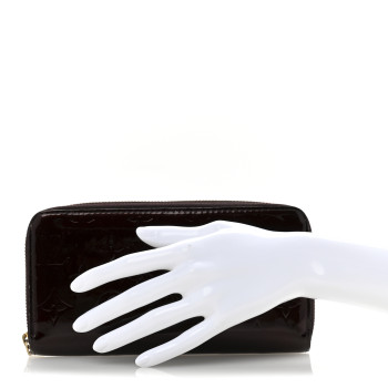LOUIS VUITTON Vernis Zippy Wallet Amarante