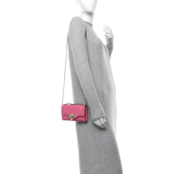 VALENTINO GARAVANI Pebbled Calfskin Rockstud Flip Lock Wallet On Chain Feminine Pink