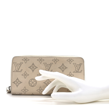 LOUIS VUITTON Mahina Zippy Wallet Ivory