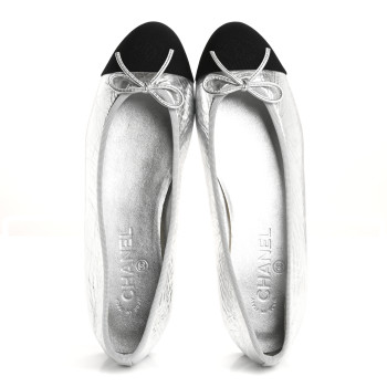 CHANEL Laminated Crumpled Lambskin Grosgrain Cap Toe CC Ballerina Flats 39.5 Silver Black