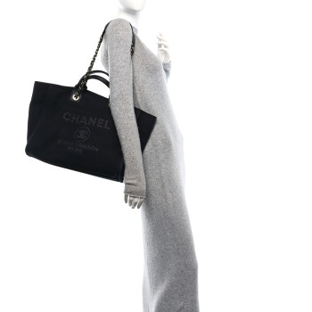 CHANEL Mixed Fibers Medium Deauville Tote Black