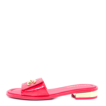 CHANEL Patent Goatskin Quilted CC Sandals 38 Pink CHANEL Patent Goatskin Quilted CC Sandals 38 Pink