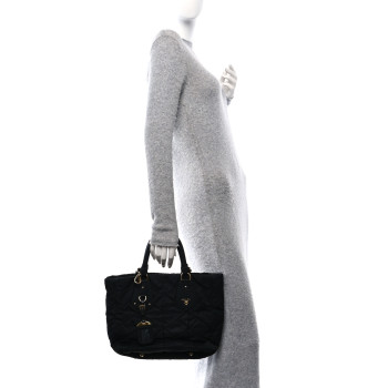 PRADA タフルフレストロンクコト PZS023158P F0002 PRADA Tessuto Nylon Chevron Quilted Tote Black 1639764