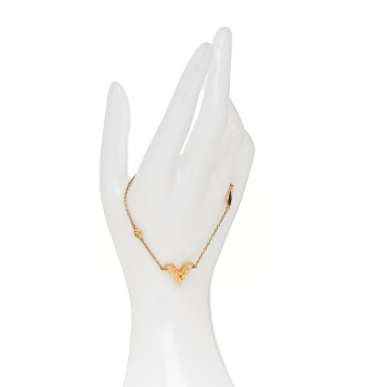 LOUIS VUITTON Essential V Guilloche Bracelet Gold