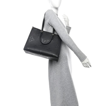 LOUIS VUITTON Empreinte Monogram Giant Onthego MM Black