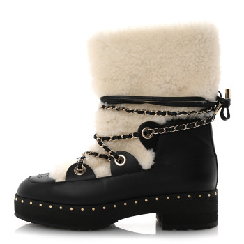 CHANEL Calfskin Shearling Lambskin CC Cap Toe Chain Snow Boots 39 Black White