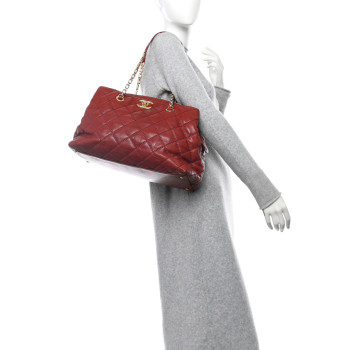 CHANEL Calfskin Quilted Medium Retro Chain Tote Red