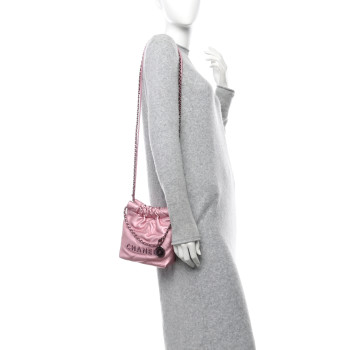 CHANEL Metallic Lambskin Lacquered Monochrome Quilted Mini Chanel 22 Pink