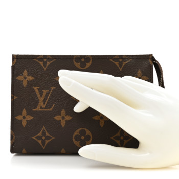 LOUIS VUITTON Monogram Toiletry Pouch 15