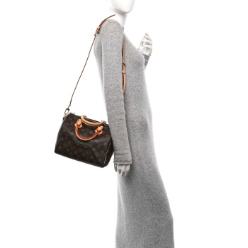 LOUIS VUITTON Monogram Speedy Bandouliere 25