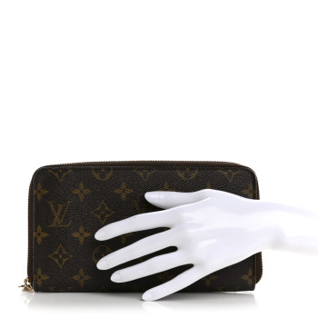 LOUIS VUITTON Monogram Zippy Organizer Wallet