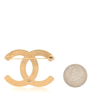 CHANEL Metal CC Brooch Gold