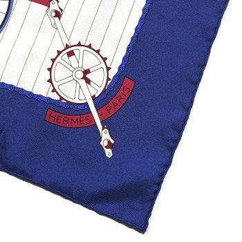 HERMES Silk Vintage Les Becanes Scarf 90