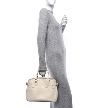LOUIS VUITTON Epi Passy PM Ivory LOUIS VUITTON Epi Passy PM Ivory