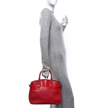 LOUIS VUITTON Epi Passy PM Red LOUIS VUITTON Epi Passy PM Red