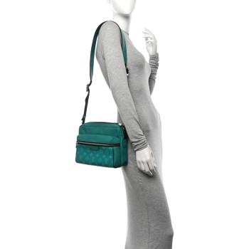 LOUIS VUITTON Taiga Monogram Outdoor Messenger Vert