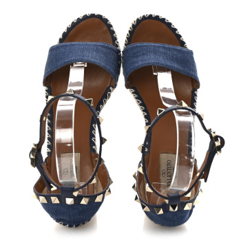 VALENTINO GARAVANI Denim Rockstud Ankle Strap Espadrille 15/105mm Wedge Sandals 39 Light Denim